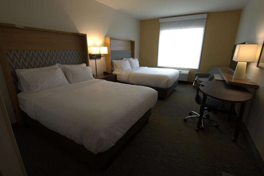 Standard Queen Room with Two Queen Beds interior